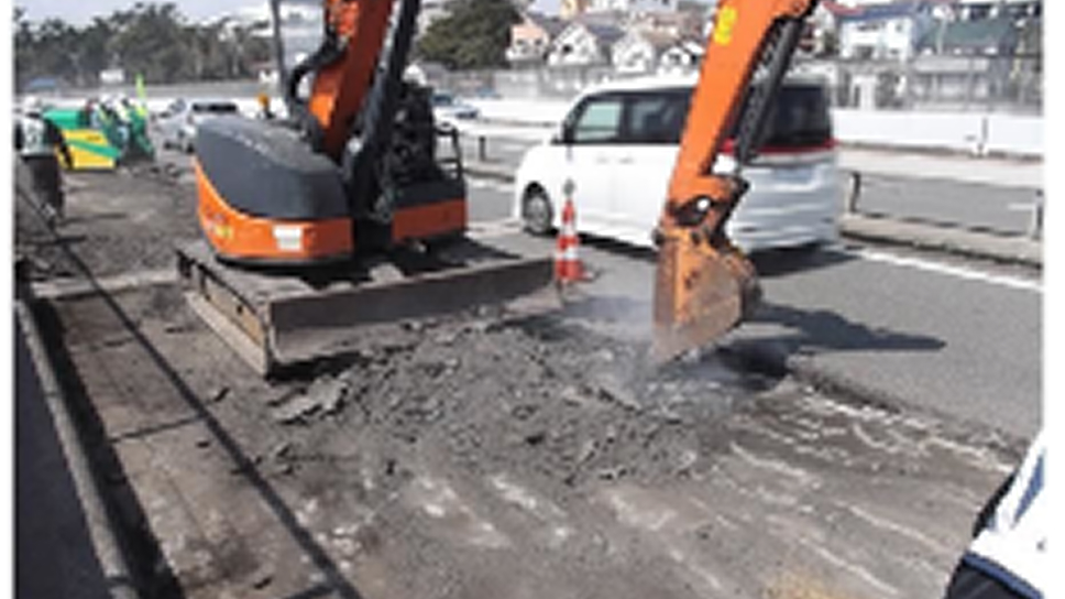 舗装撤去状況