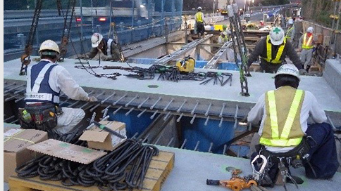 新しい床版の設置